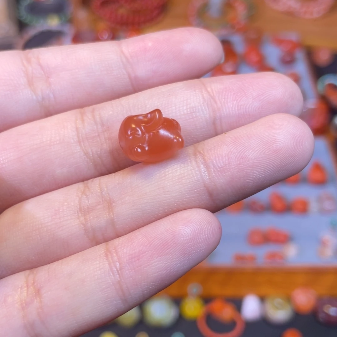 未镶嵌小飞兔南红玛瑙