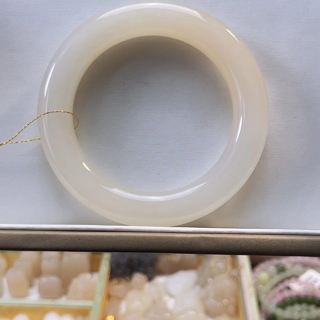 和田玉未镶嵌手镯54圈有包容