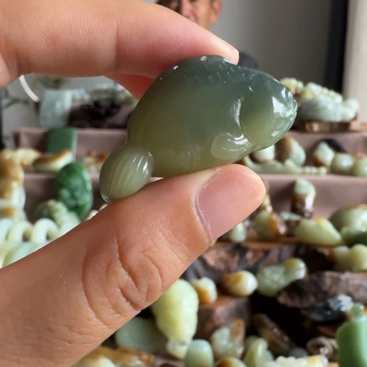 颈饰未镶嵌和田玉（糖玉）