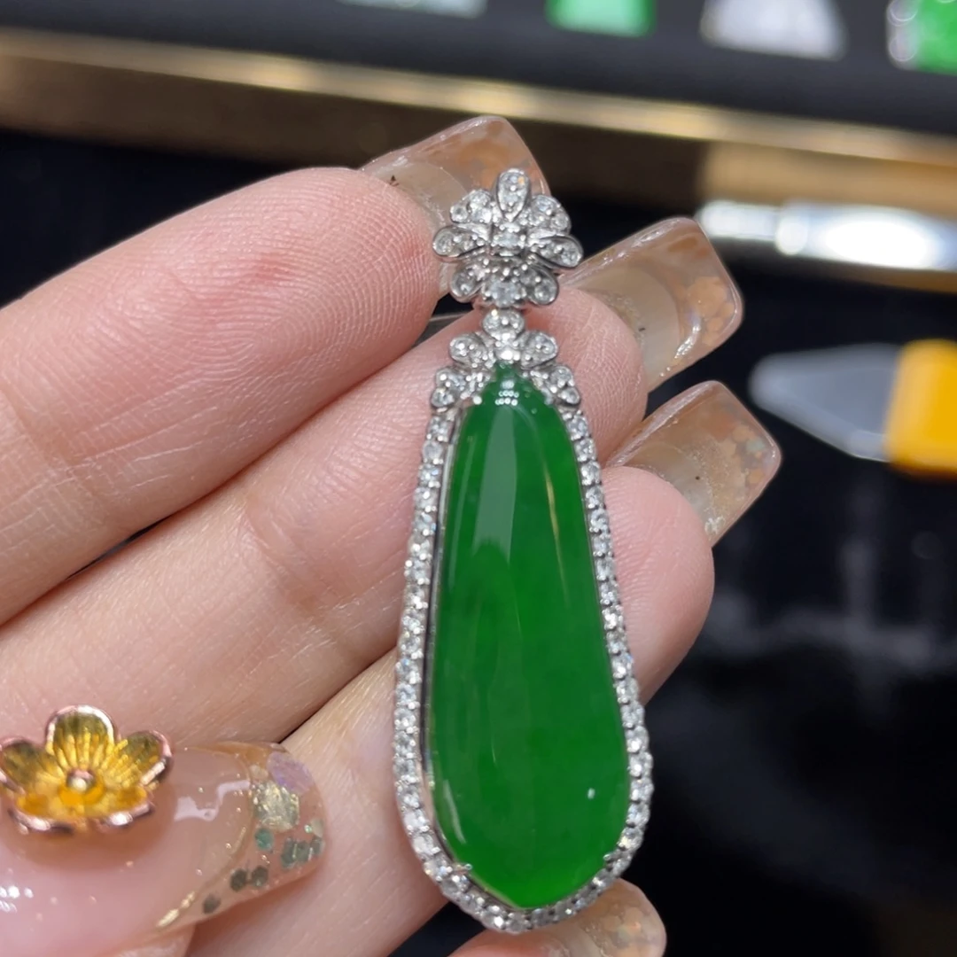 翡翠颈饰18K金镶嵌天然缅甸翡翠