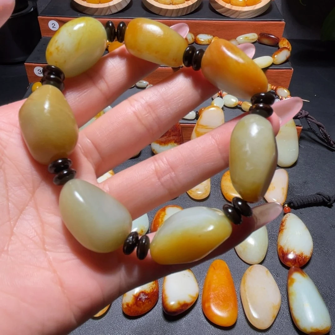 和田玉未镶嵌颈饰欭*