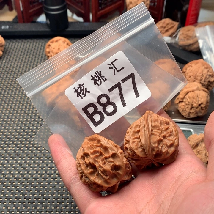 文玩核桃吊坠龙骨