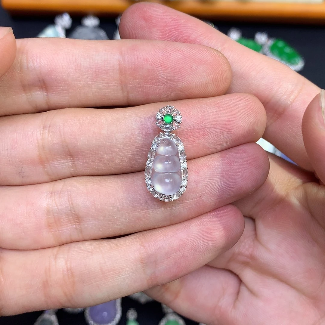 翡翠18K金镶嵌吊坠(不含链)白冰豆子