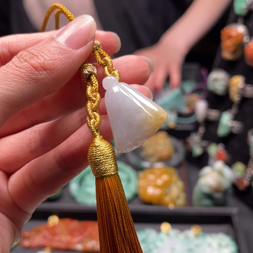 翡翠颈饰未镶嵌Dfggghhhhhhhhh