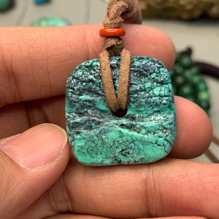 绿松石未镶嵌颈饰