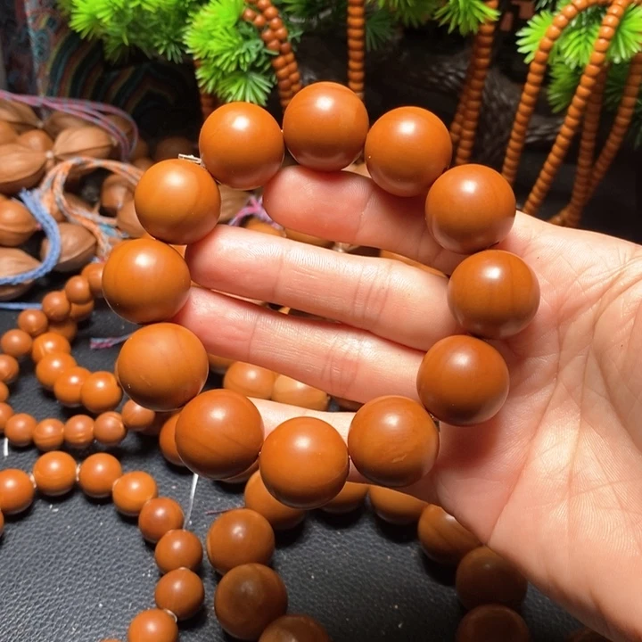 橄榄核手串朕**了1.95红料光珠