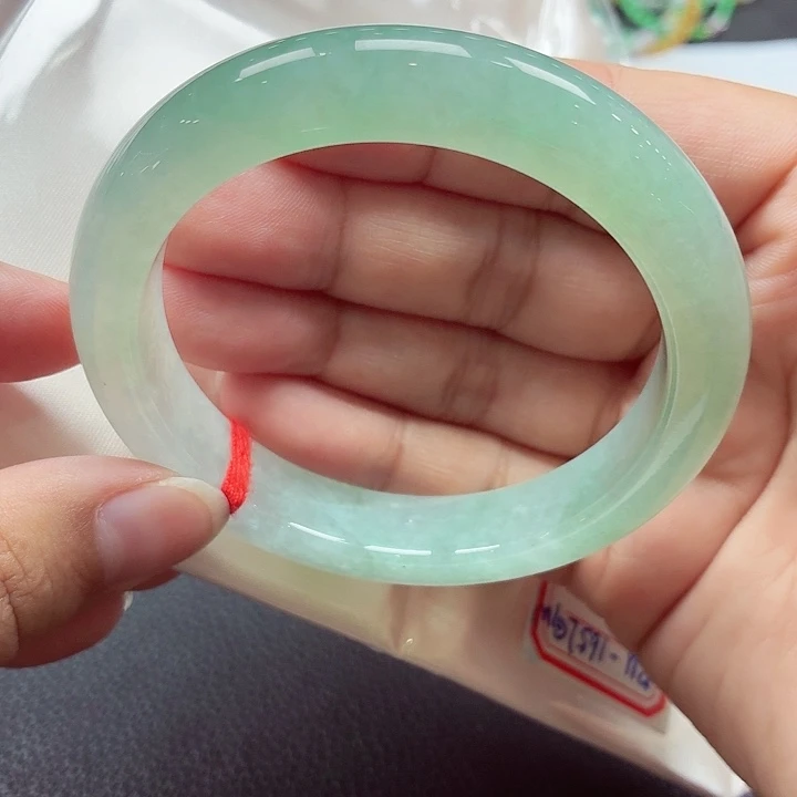 翡翠未镶嵌手镯天然缅甸