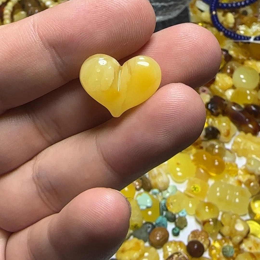 琥珀未镶嵌裸石1.22克