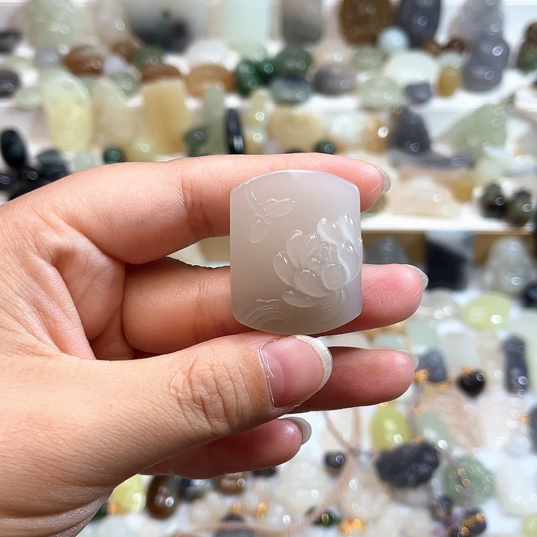 和田玉未镶嵌吊坠(赠链)英*