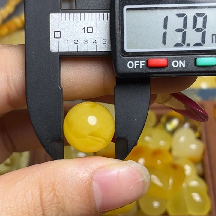 蜜蜡未镶嵌珠宝奇石鸡油黄满蜡圆珠