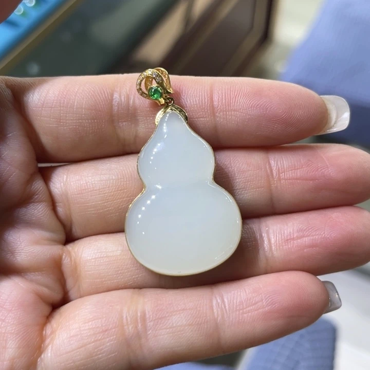 和田玉18K金镶嵌颈饰