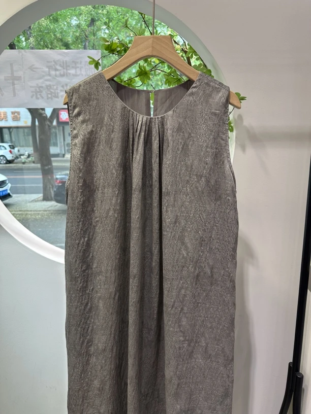 刺绣提花宽松露背中长款无袖夏季女性连衣裙