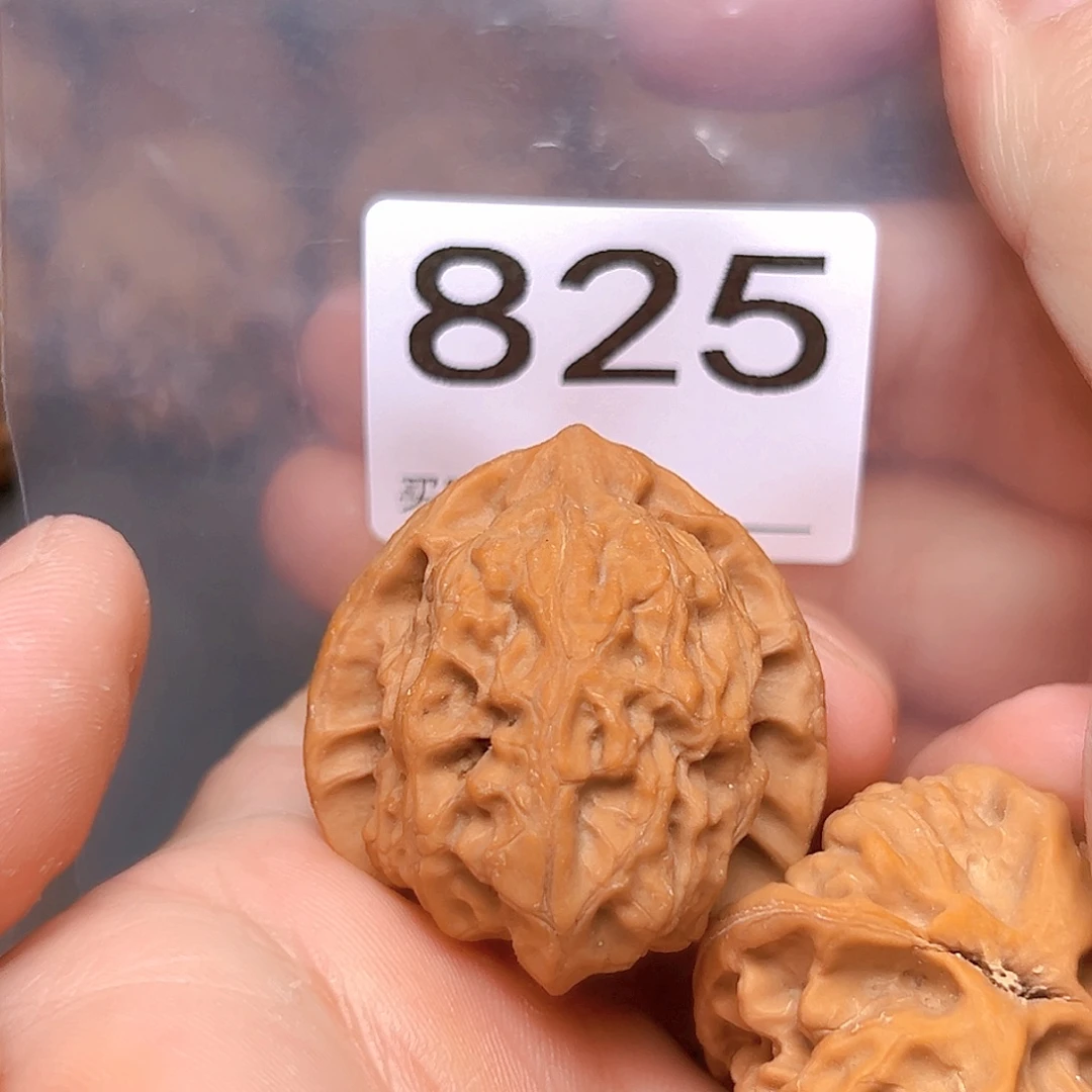 文玩核桃吊坠36梨木台