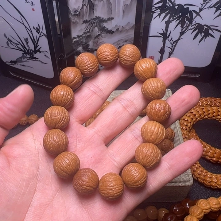 文玩核桃手串风雨