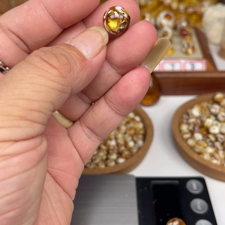 琥珀裸石未镶嵌10号