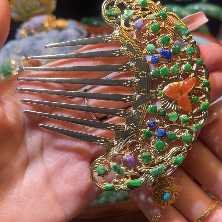 翡翠未镶嵌颈饰待编织