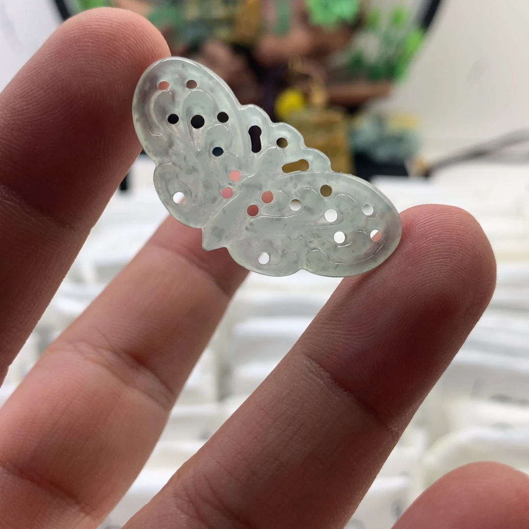 颈饰未镶嵌翡翠蝴蝶