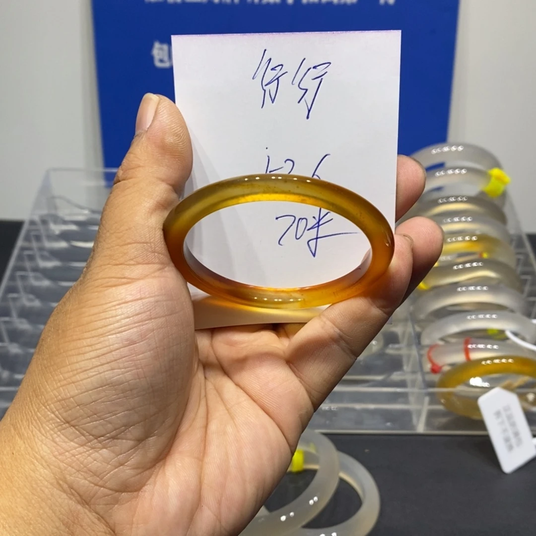 珩***。玛瑙/玉髓未镶嵌手镯