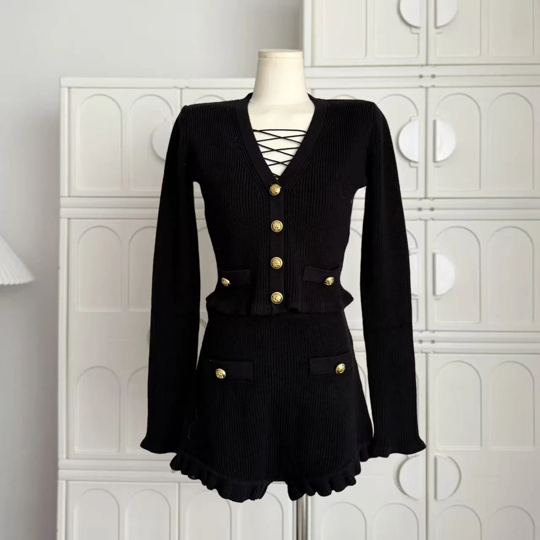 黑金女主 顶美的“小巴”深v上衣/短裤套组