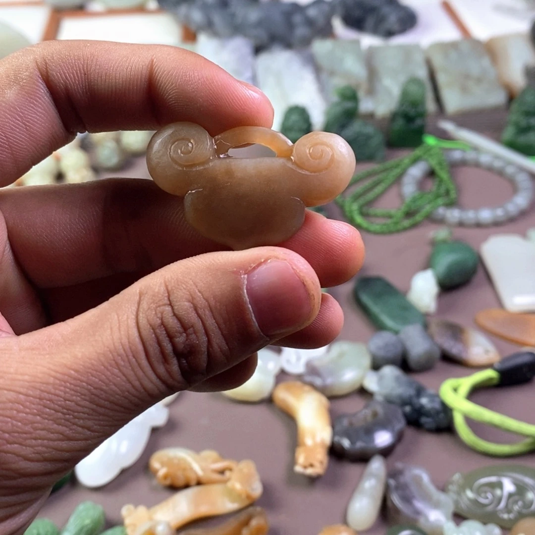 和田玉颈饰未镶嵌马**燕