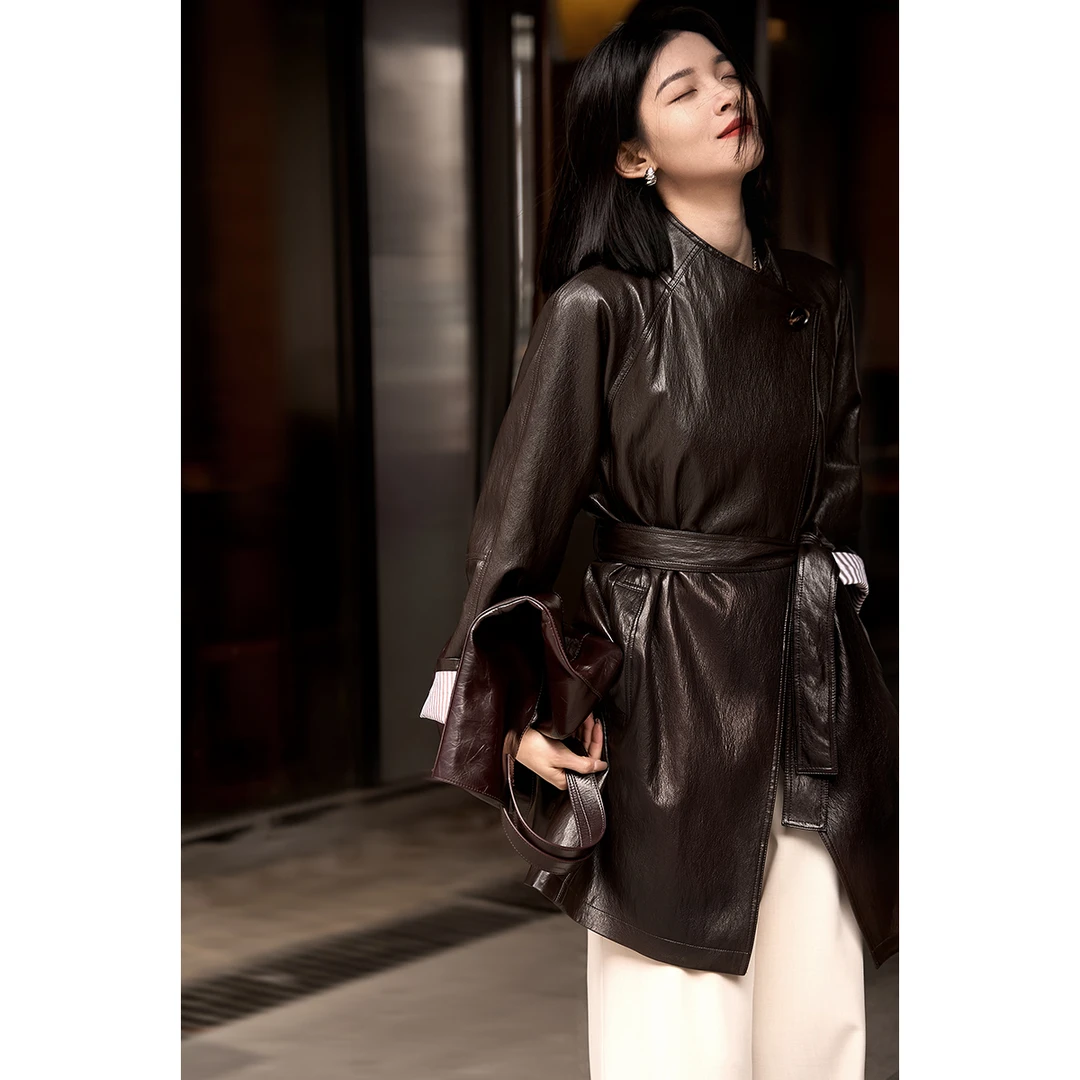 笑涵阁 咖啡糖风衣 小个子版金属光泽肌理皮衣外套PUF861164AG