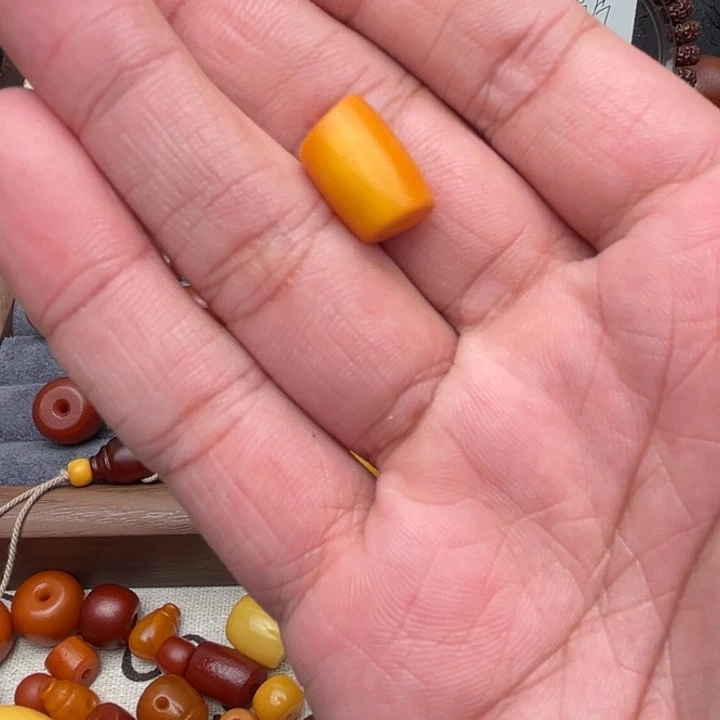 手***弹琥珀未镶嵌裸石蜜蜡马蹄