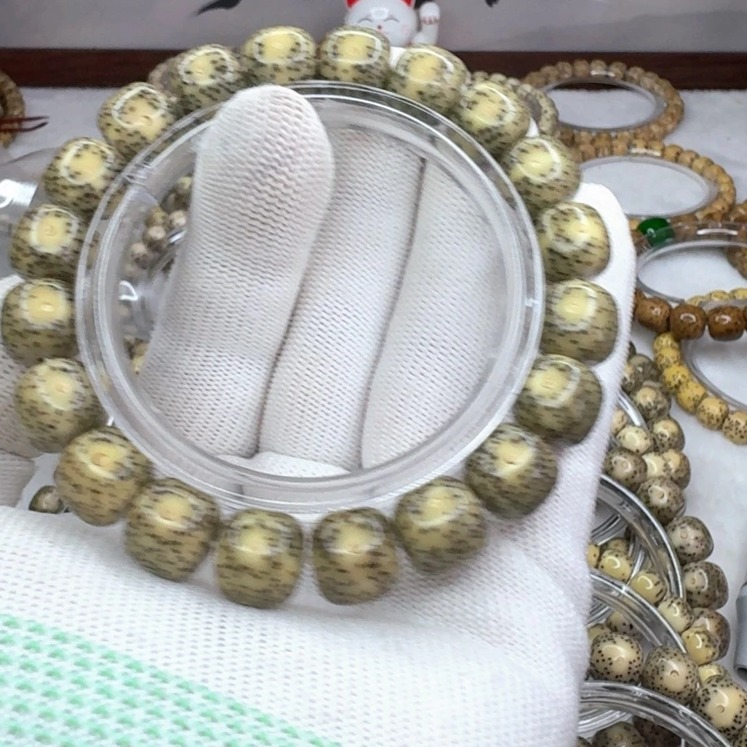 手串星月菩提11+同枝绿幽灵  136