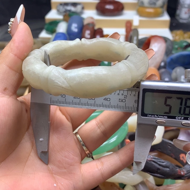 未镶嵌手镯石英质玉