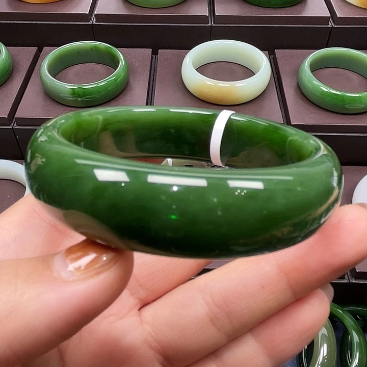 和田玉未镶嵌手镯