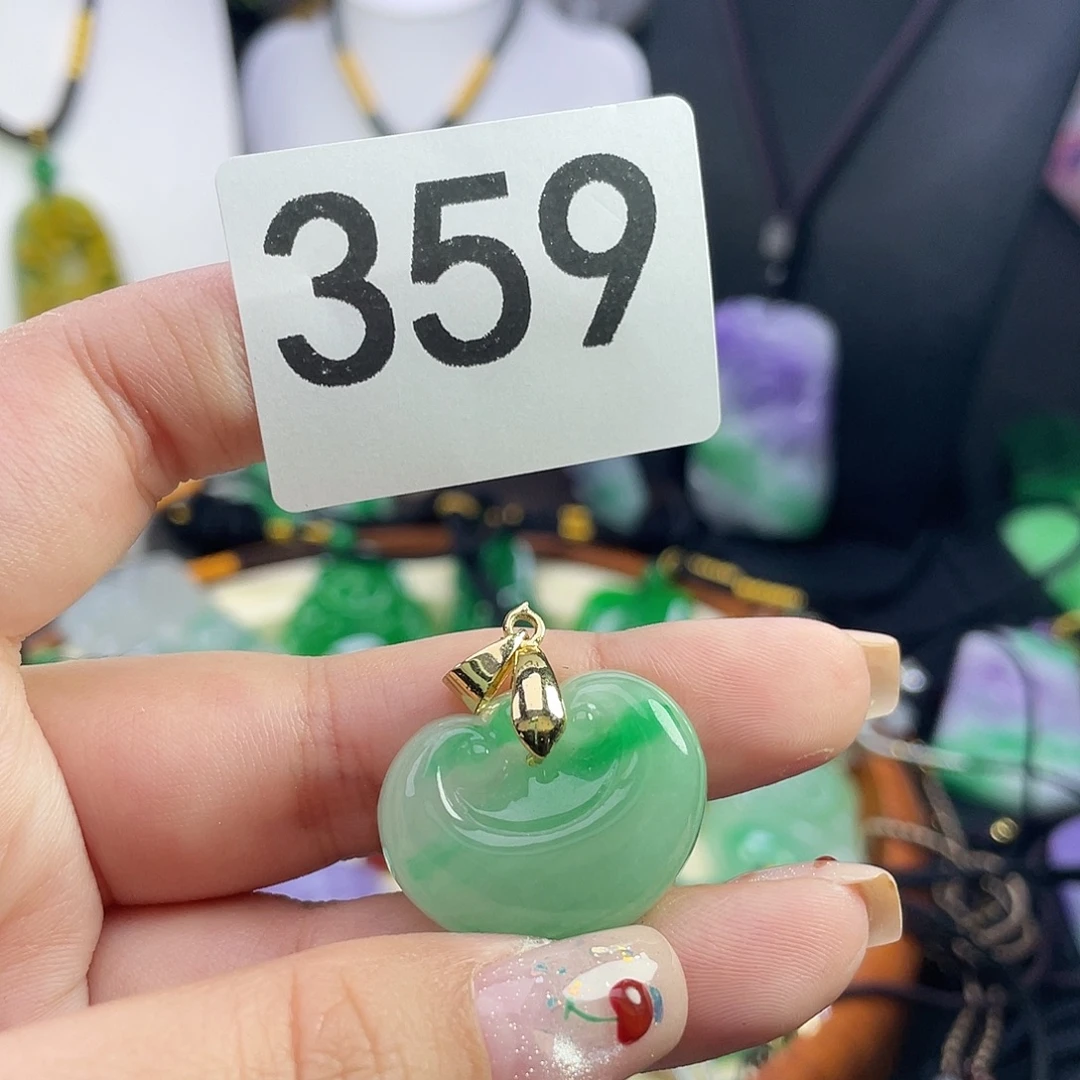 翡翠未镶嵌吊坠(赠链)