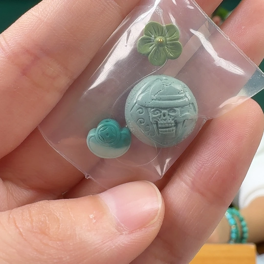 绿松石未镶嵌挂件