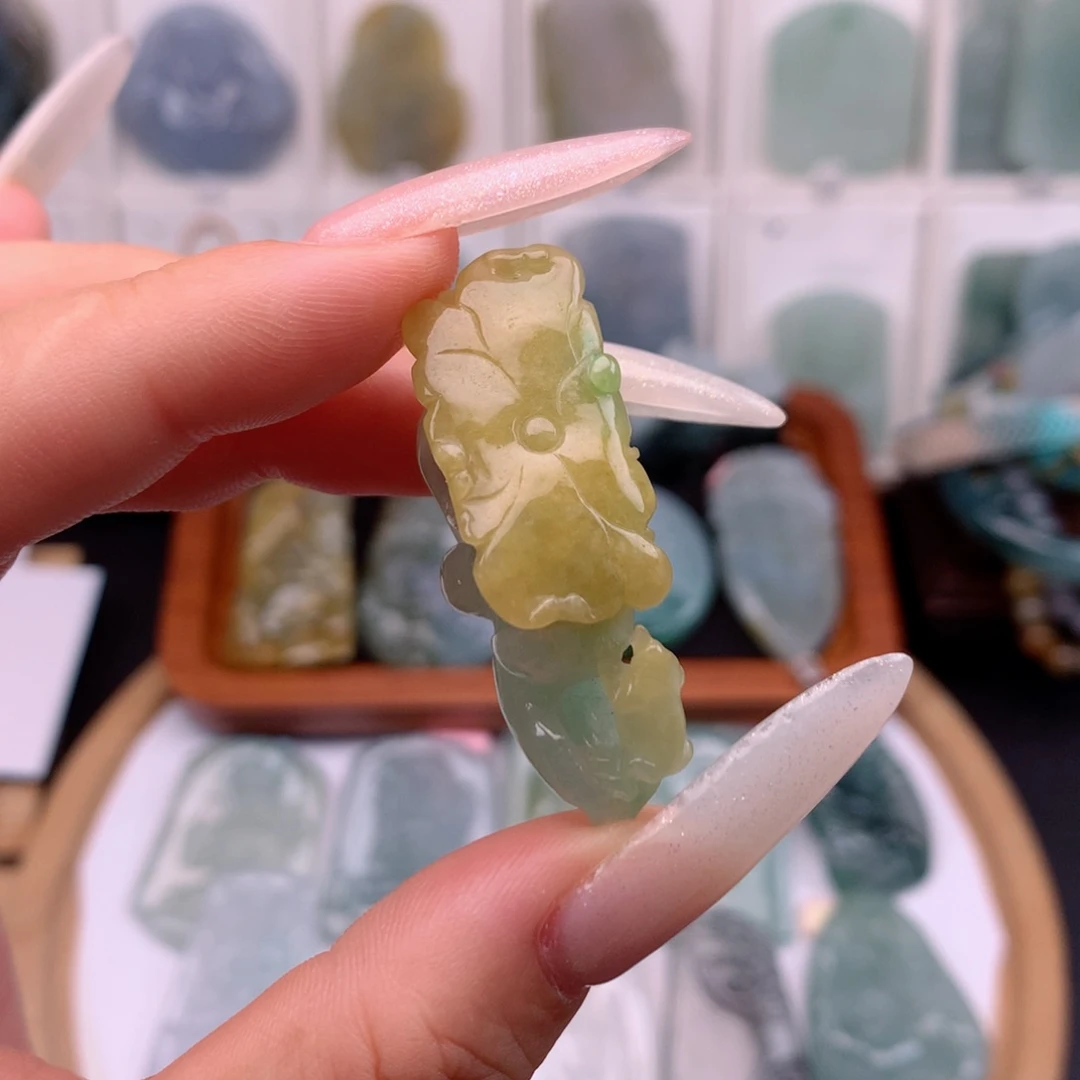 颈饰未镶嵌翡翠荷花