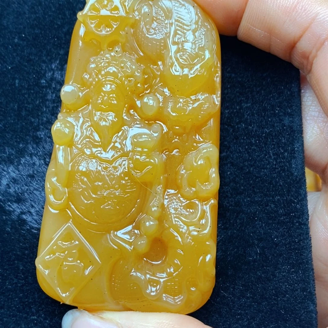 未镶嵌石英质玉（黄龙玉）颈饰