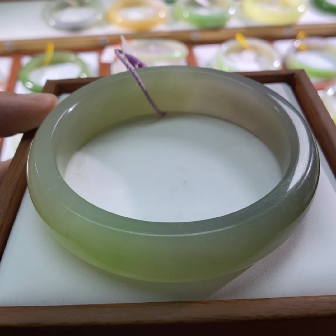【闪购商品】未镶嵌手镯和田玉（翠青玉）