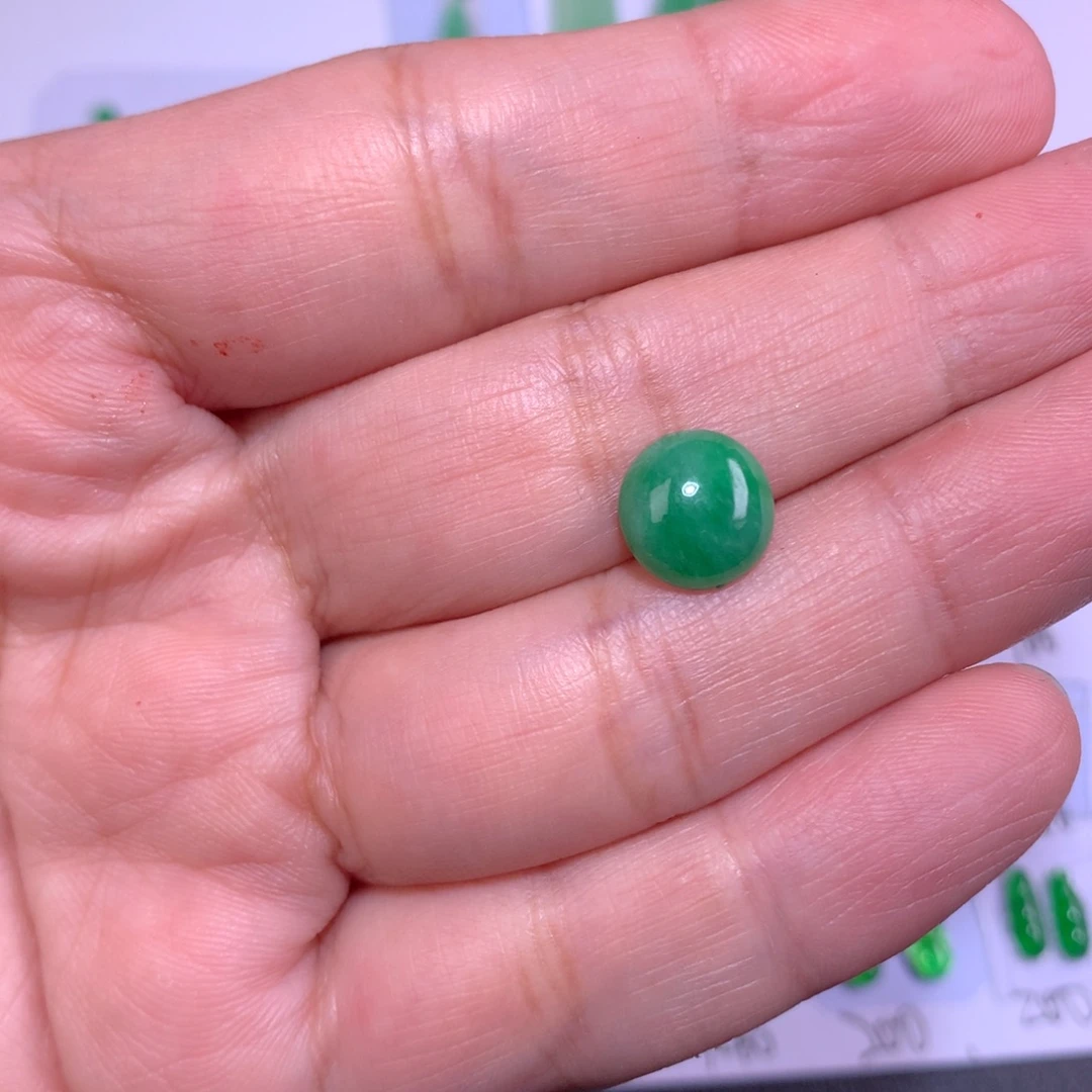 翡翠未镶嵌颈饰绿蛋