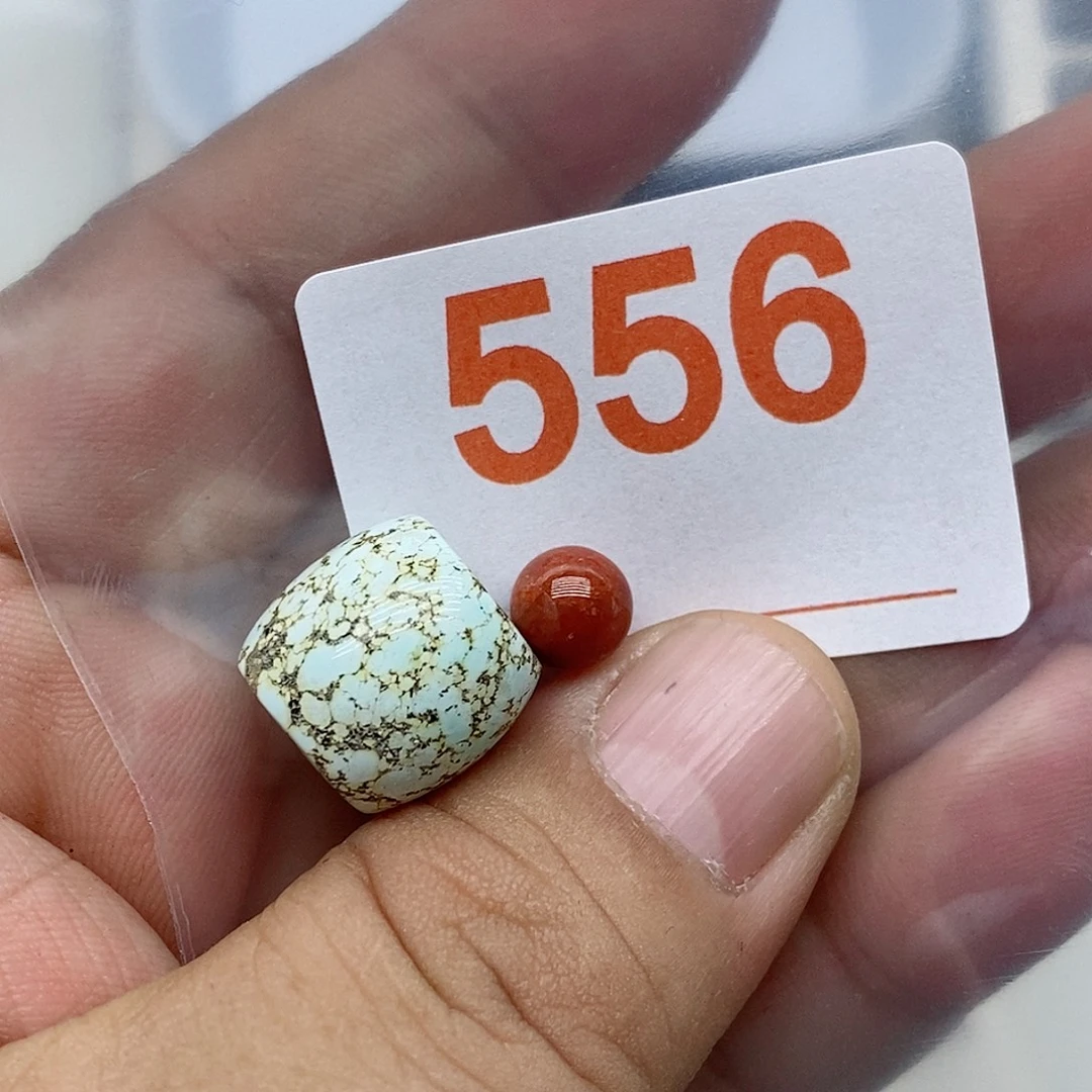 南红玛瑙未镶嵌珠宝奇石