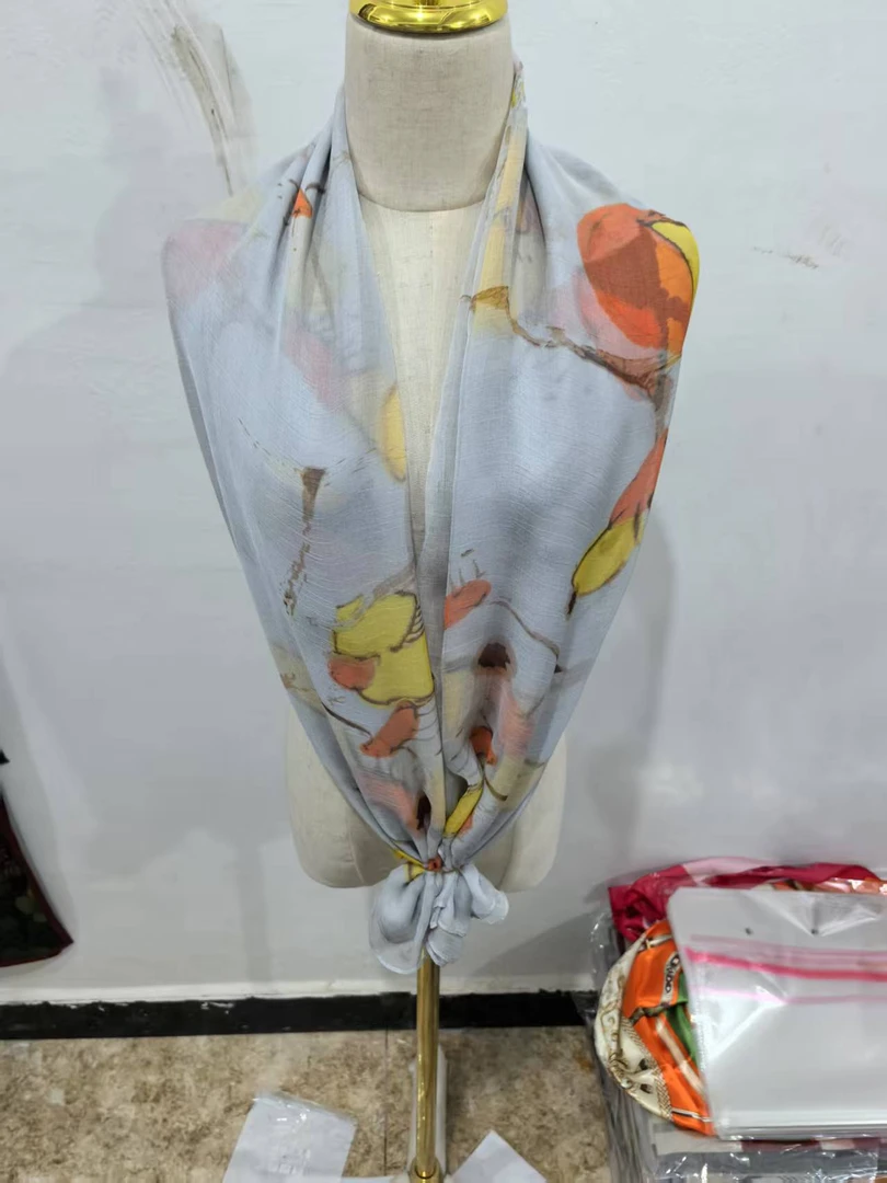 鳄鱼皱时尚四季百搭围巾女款围巾披肩微瑕