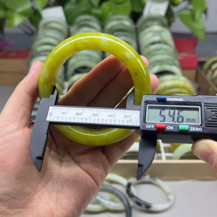 蛇纹石玉未镶嵌手镯4