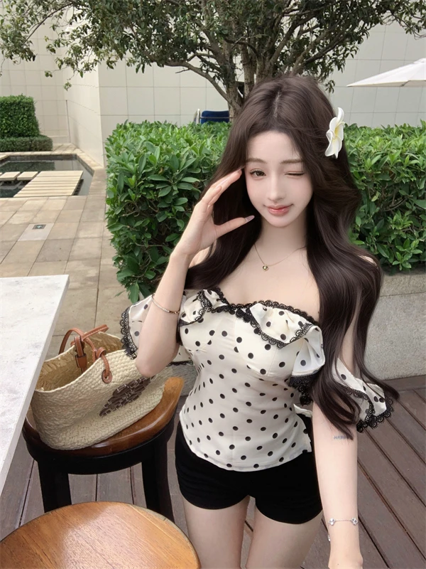 夏季新款法式纯欲收腰显瘦紧身一字肩镂空方领蕾丝荷叶波点上衣