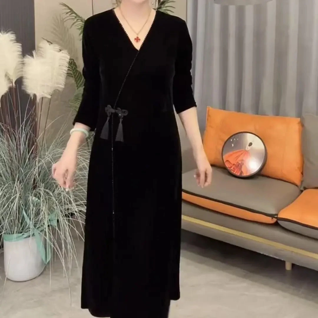 新款高定水晶绒手工钉珠侧开衩显瘦长袖连衣裙