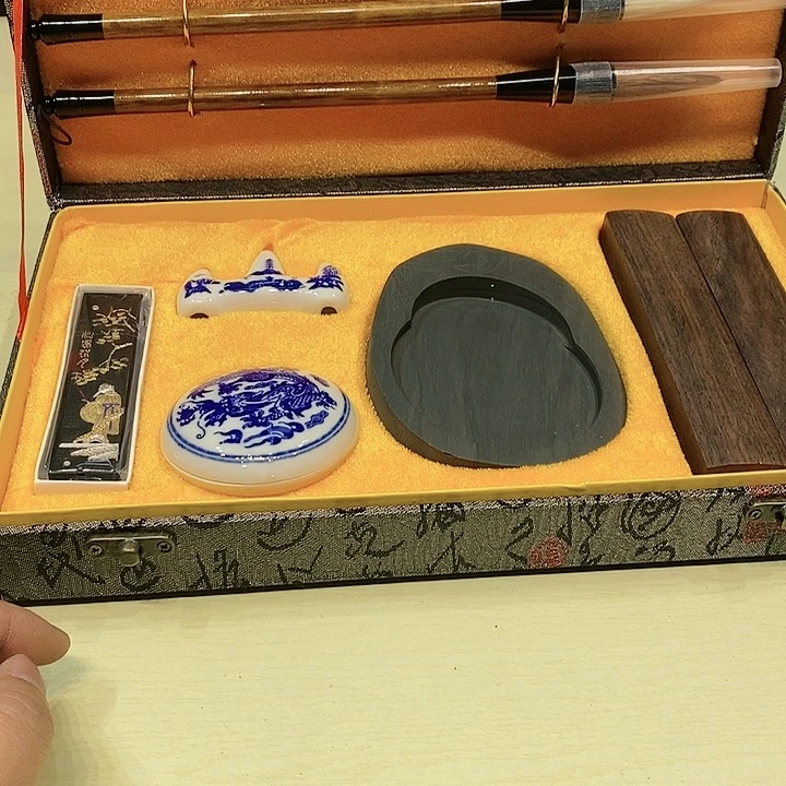 茶具瓷器如图所示