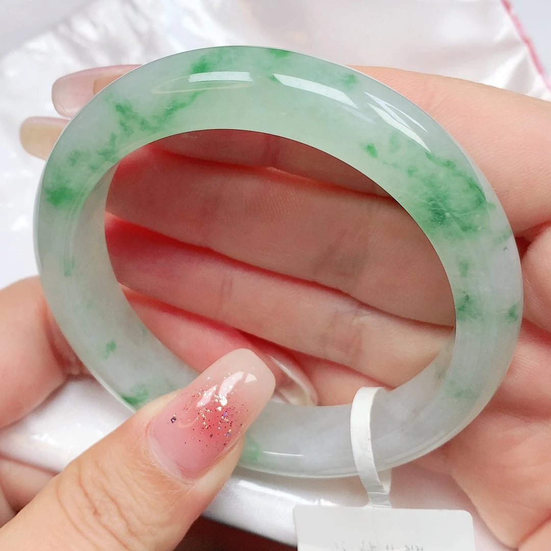 翡翠手镯未镶嵌抖音731