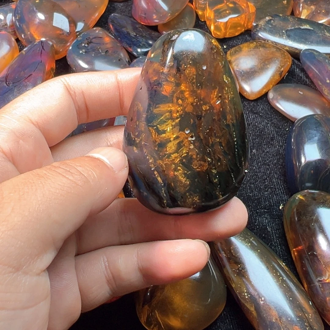 琥珀裸石未镶嵌?**?吊坠