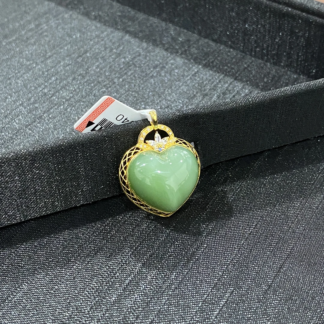【熊总夫妇】碧玉18K金爱心吊坠