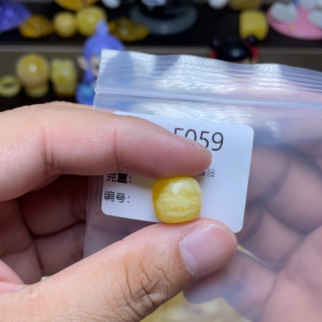 未镶嵌琥珀珠宝奇石