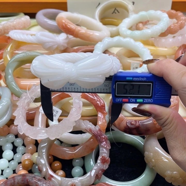 未镶嵌石英岩玉珠宝奇石