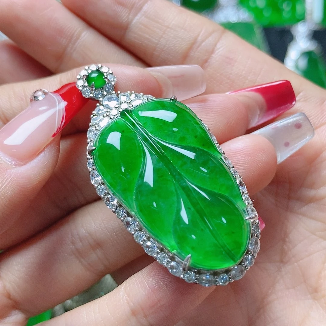 翡翠未镶嵌颈饰