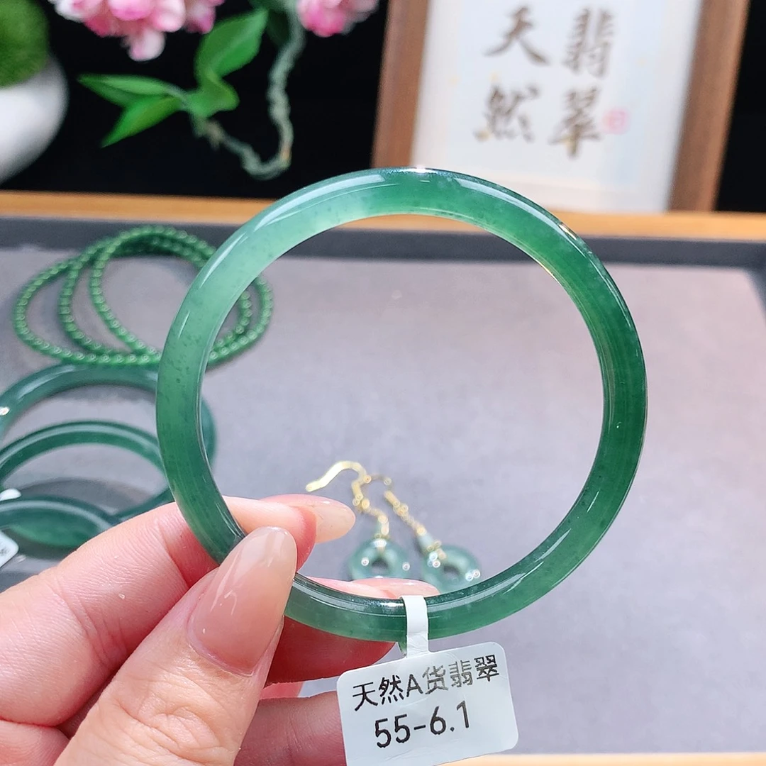 未镶嵌手镯（圆镯）翡翠