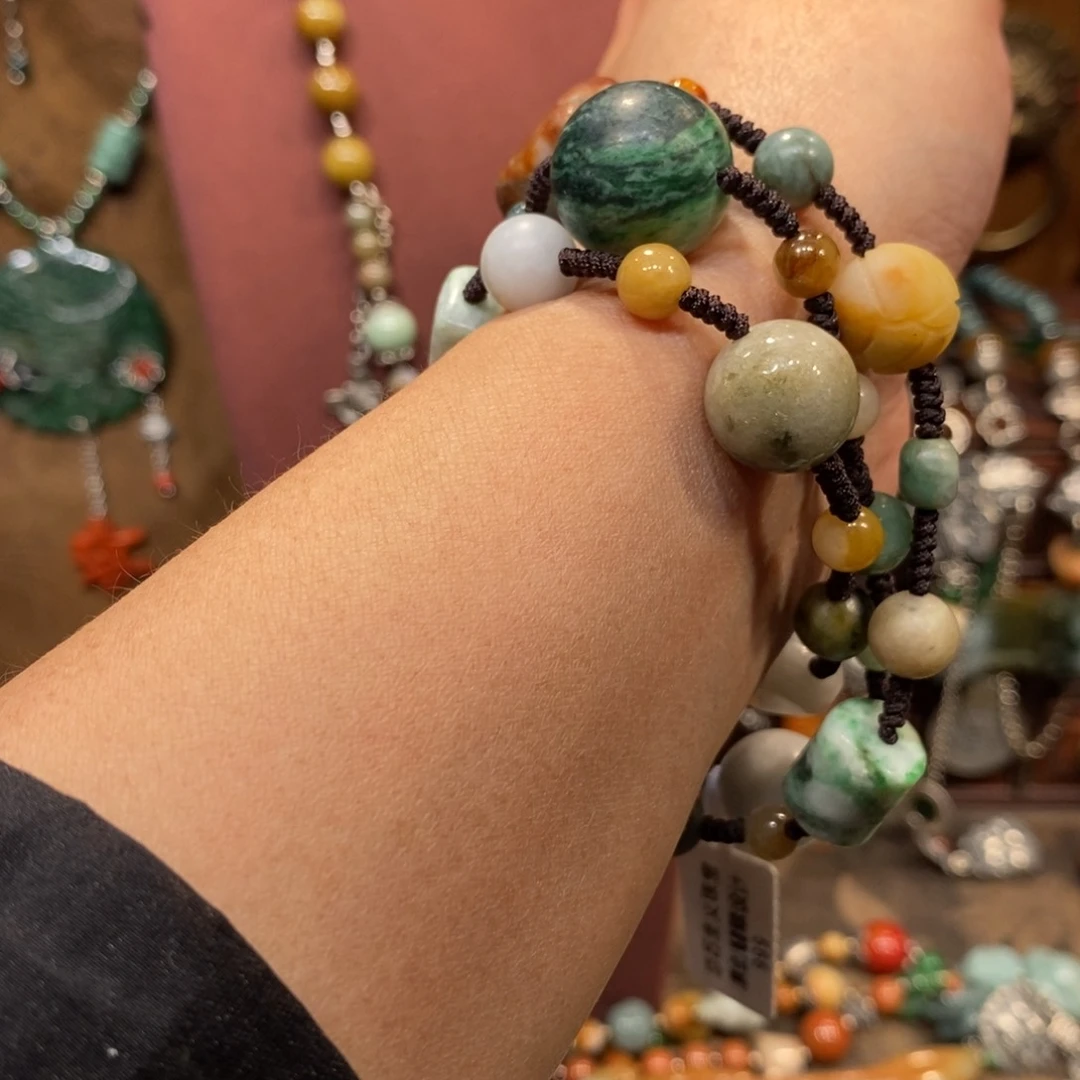 翡翠吊坠(赠链)未镶嵌