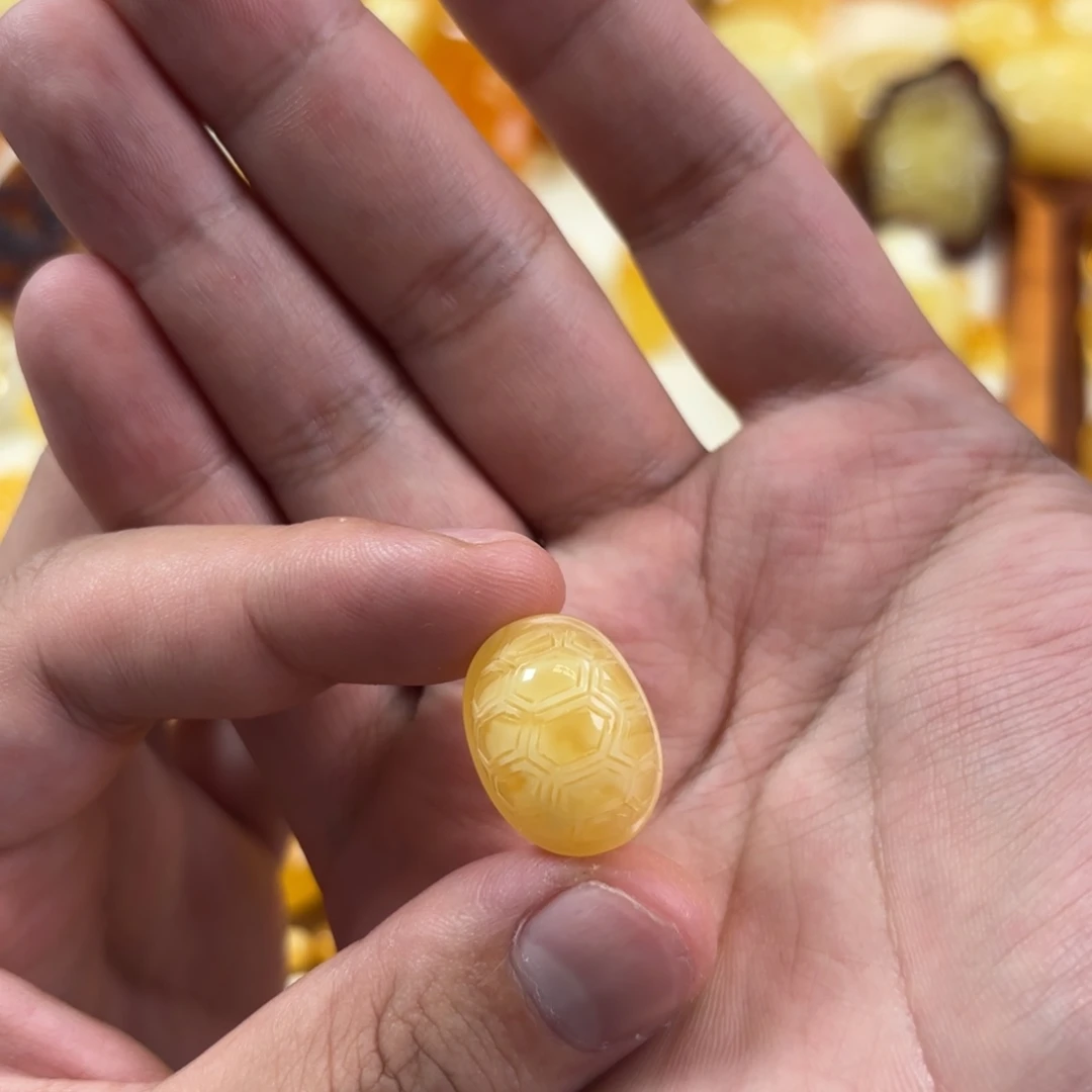 蜜蜡未镶嵌裸石富甲